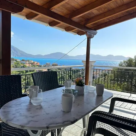 شقة Assos Blue House *