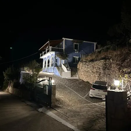 شقة Assos Blue House *