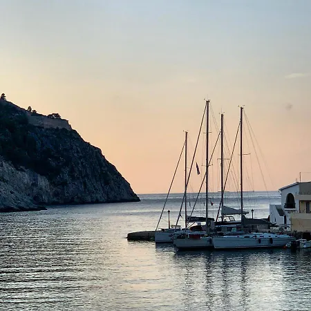 Apartman Assos Blue House