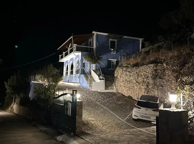 شقة Assos Blue House *