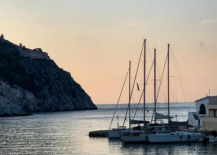 شقة Assos Blue House